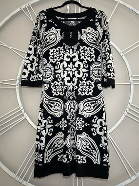 White House Black Market WHBM Shift Dress - Ivory and Black Victorian Paisley